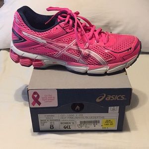Women’s ASICS Size 8